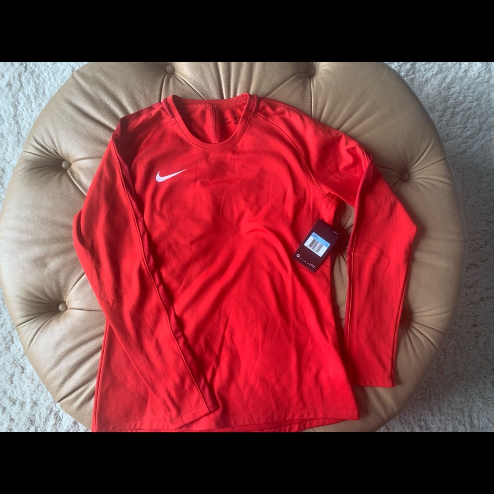 Crew neck Nike Dri fit sweatshirt. NWT